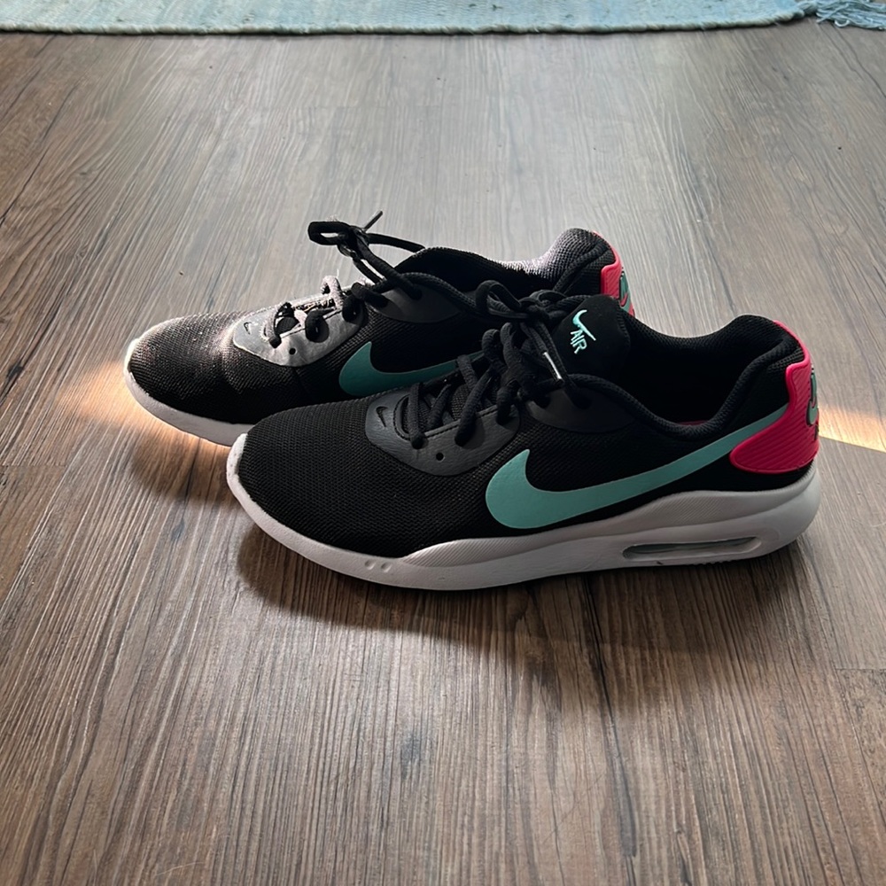 Nike Air Tennis Shoes